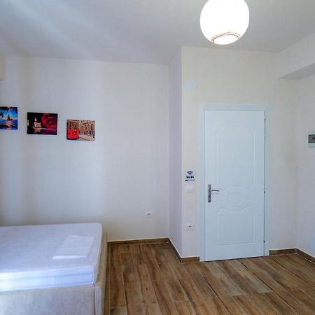 Joyous Apartments Sarandë Exterior foto