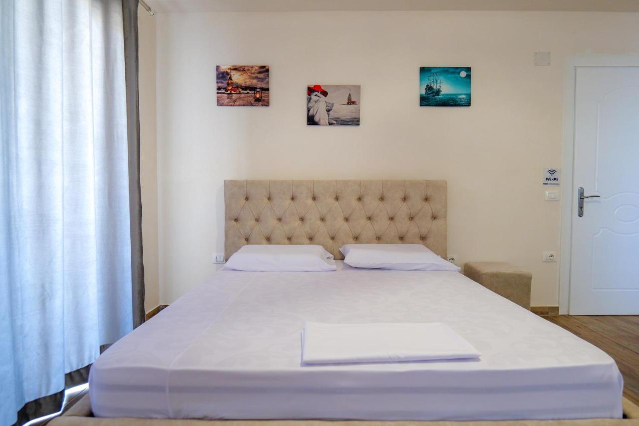 Joyous Apartments Sarandë Exterior foto